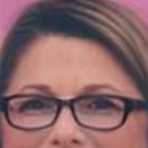 Meet your Posher, Larissa